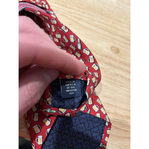 Vineyard Vines Red Nosed Reinbeer Pattern Print Silk Tie (59" x‎ 3.5") EUC - Picture 4 of 4